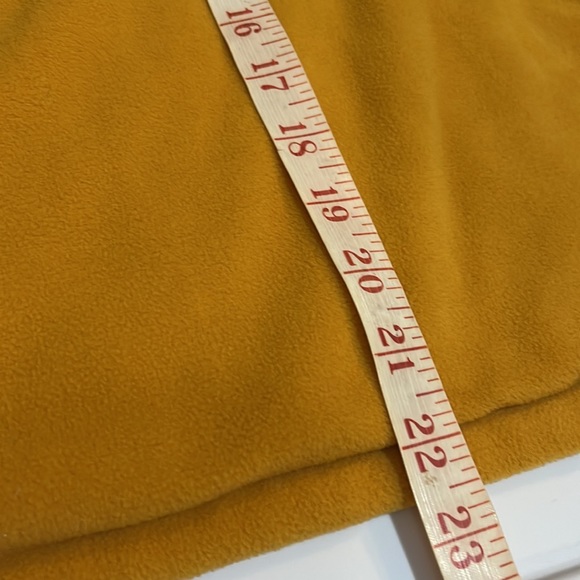 IZOD mustard, yellow, puffer vest size medium, zip front pockets (23G9C56) - Picture 13 of 14